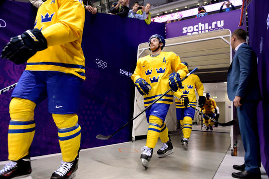 Sveriges Daniel Alfredsson kommer ut