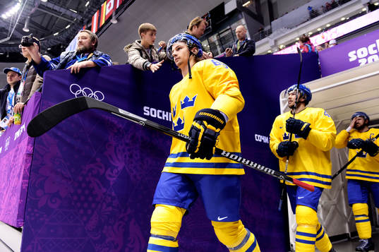 Sveriges Erik Karlsson kommer ut