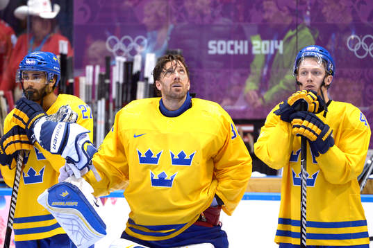 Sveriges Johnny Oduya, målvakt Henrik Lundqvist och Gustav