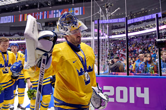 Sveriges målvakt Henrik Lundqvist deppar när han lämnar