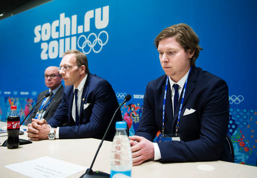 Dopingmisstänkta Nicklas Bäckström på en presskonferens