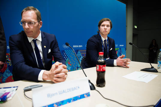 Dopingmisstänkta Nicklas Bäckström på en presskonferens