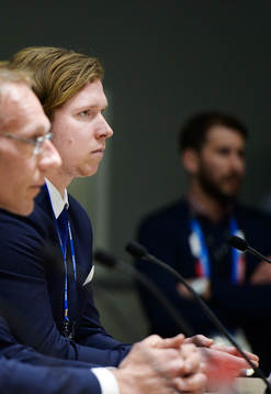Dopingmisstänkta Nicklas Bäckström på en presskonferens