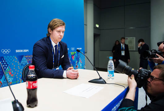 Dopingmisstänkta Nicklas Bäckström på en presskonferens