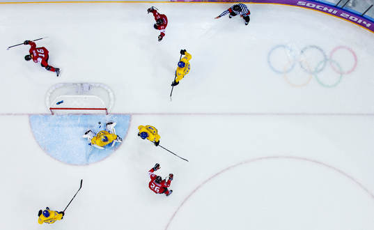 Kanadas Jonathan Toews (t v) jublar