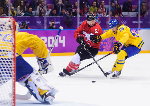 Kanadas Rick Nash utmanar Sveriges Erik Karlsson