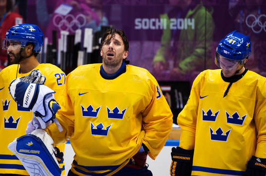 Sveriges Johnny Oduya, målvakt Henrik Lundqvist och Gustav