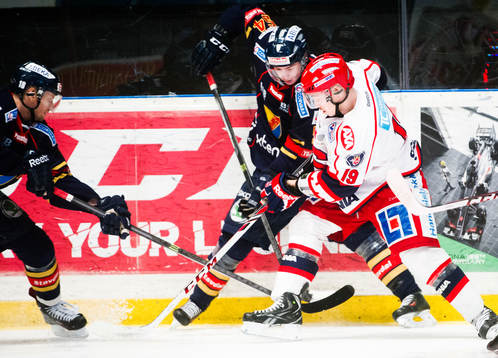 Djurgårdens Martin Ahnelöv  och Södertäljes Jason