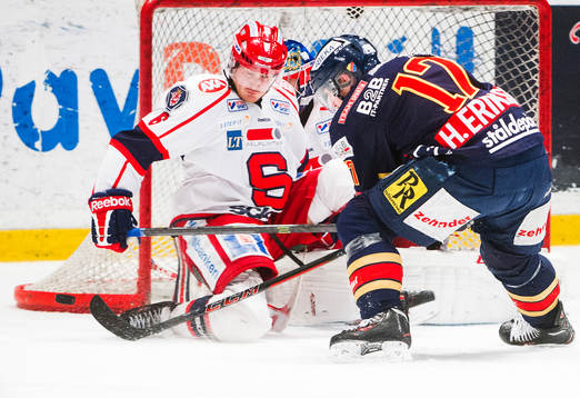 Södertäljes Fredrik Sonntag  täcker Djurgårdens Henrik