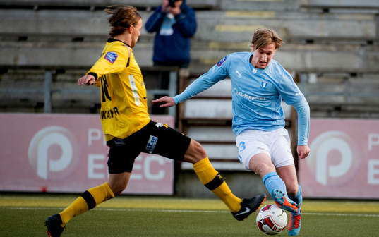 Malmös Emil Forsberg vänder bort och gör 2-0