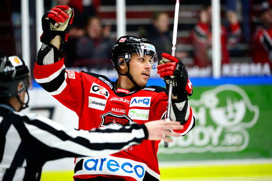 Malmö Redhawks Joey Tenute jublar