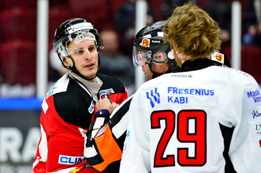 Malmö Redhawks Teemu Kesä är irriterad på Almtunas