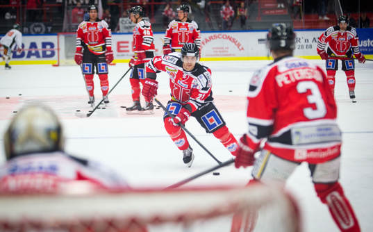 Örebros Brett Sterling i SHL mellan Örebro och Frölunda