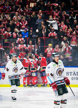 Örebros Henrik Löwdahl gör 1-0 och jublar med Örebros
