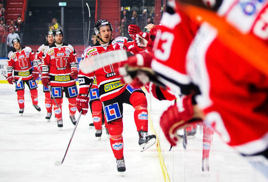 Örebros Henrik Löwdahl gör 1-0 och jublar med Örebros