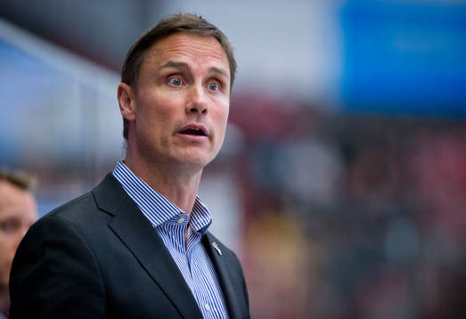 Frölundas tränare Roger Rönnberg är arg i SHL mellan