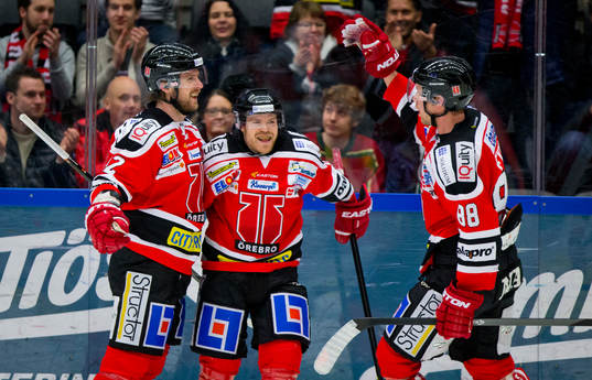 Örebros Robin Dahlstrøm gör 4-0 jublar med Thomas
