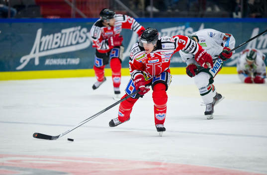 Örebros Bobbo Petersson i SHL mellan Örebro och Frölunda