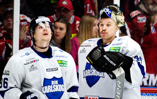 Karlskogas målvakt Justin Pogge pustar ut