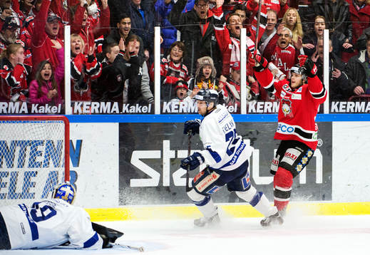 Malmö Redhawks Björn Svensson gör 1-0 och jublar