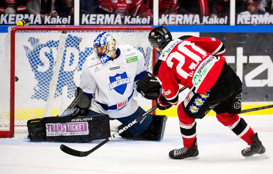 Malmö Redhawks Henrik Hetta skjuter in avgörande 2-1