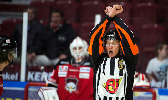 Domare Andreas Harnebring dömer straff