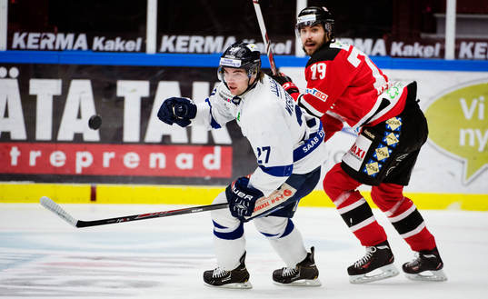 Karlskogas Kristofer Näslund och Malmö Redhawks Ludvig