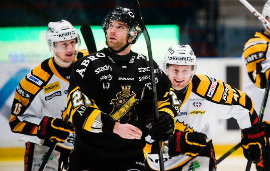 Skellefteås Melker Karlsson  och Oscar Möller jublar