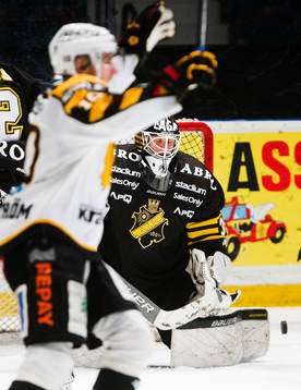 s målvakt Alexander Hamberg deppar