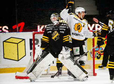s målvakt Alexander Hamberg  deppar