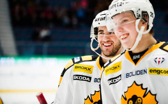 Skellefteås  Bud Holloway  jublar