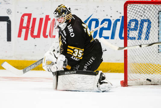 s målvakt Alexander Hamberg  släpper in 1-0