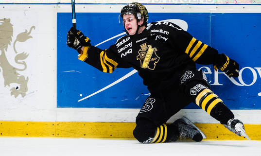s Mattias Janmark  halkar in i sargen