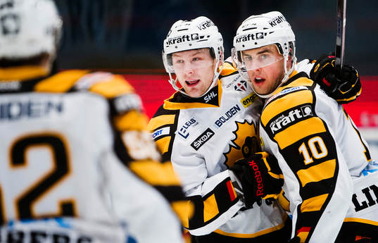 Skellefteås Oscar Möller  och Joakim Lindström  jublar