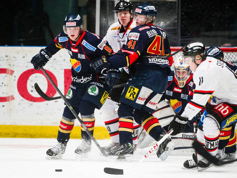 Djurgårdens Linus Arnesson  och Alexander Falk  framför