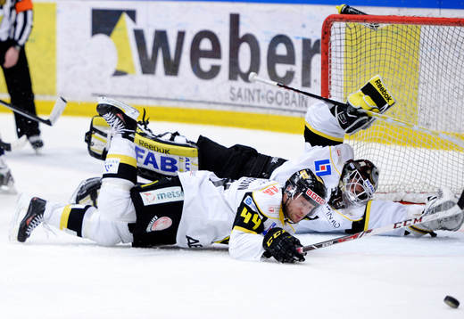 Västerås Stefan Legein slänger sig och täcker