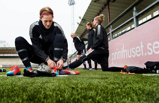 Rosengårds Therese Sjögran knyter skorna