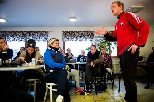 Rosengårds tränare Jonas Eidevall håller en