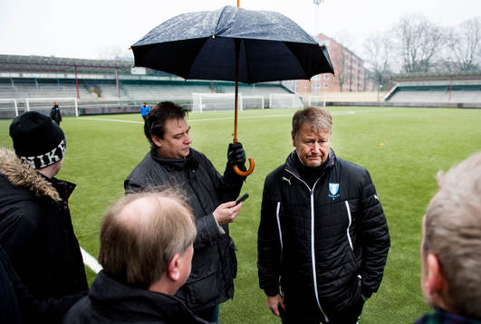 Malmö FFs tränare Åge Hareide pratar med media