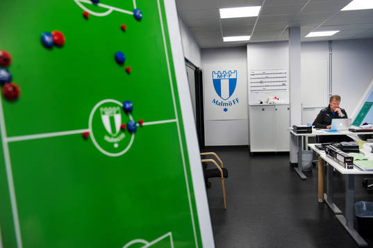 Malmö FFs tränare Åge Hareide på sitt kontor