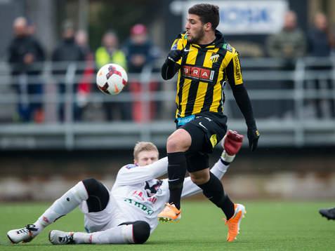 Häckens Moestafa El Kabir nära att göra mål på
