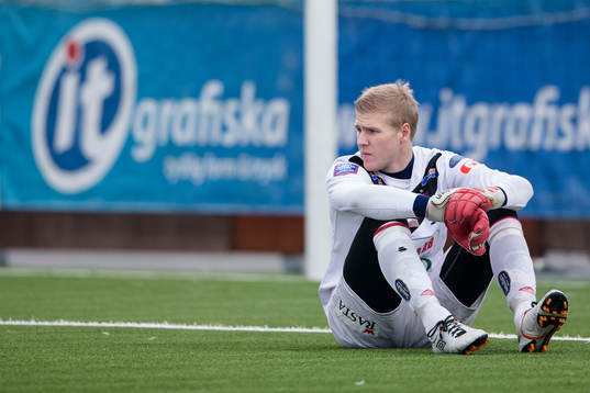 Örgrytes målvakt Fredrik Andersson deppar