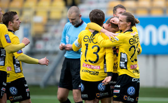 Elfsborgs spelarna med Niklas Hult jublar