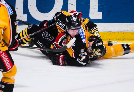 s Martin Karlsson och Luleås Jan Sandström har fastnat i