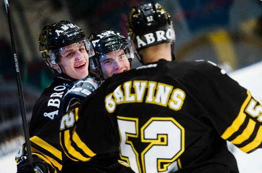 s Mattias Janmark  jublar med sina lagkamrater