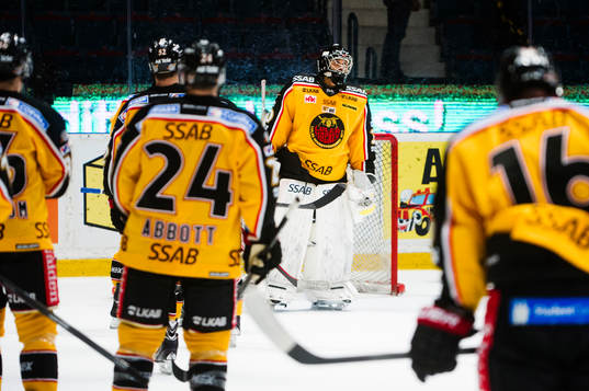 Luleås målvakt Mark Owuya deppar