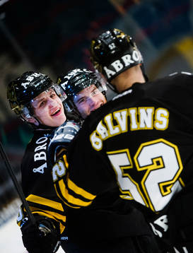 s Mattias Janmark  jublar med sina lagkamrater