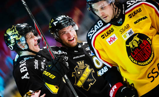 s Mattias Janmark  jublar med sina lagkamrater