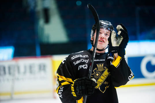 s Dennis Nordström tackar publiken