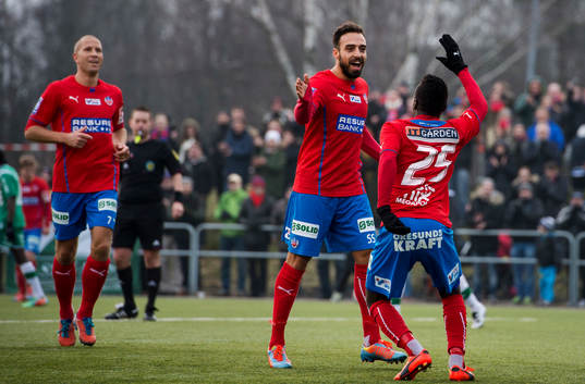 Helsingborgs Abdul Rahman Khalili och David Accam jublar